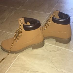 Offbrand Timberland looking boots
